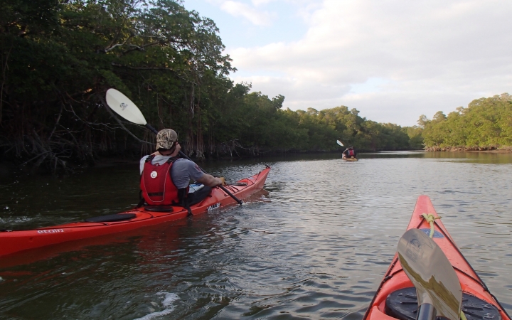 Veterans kayaking outdoor adventure in Florida